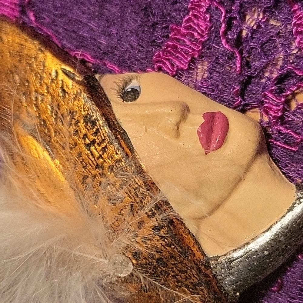 CAMEO HEAD BROOCH
